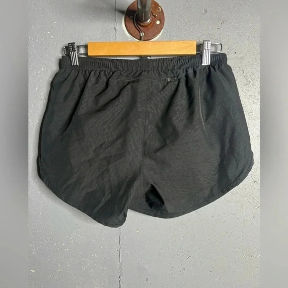 Nike Bundle  Dri-Fit Running Textured Shorts size Medium - Picture 2 of 12